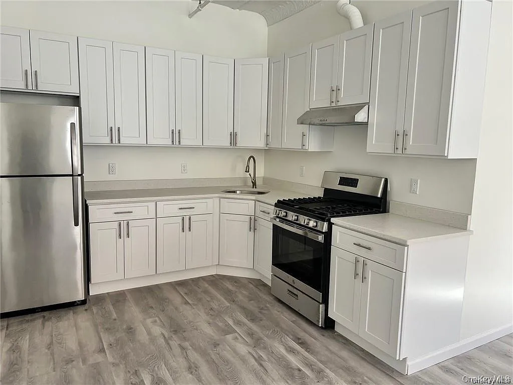 2 bed, 1.0 bath, 703 sqft, $1,690 — Photo 1