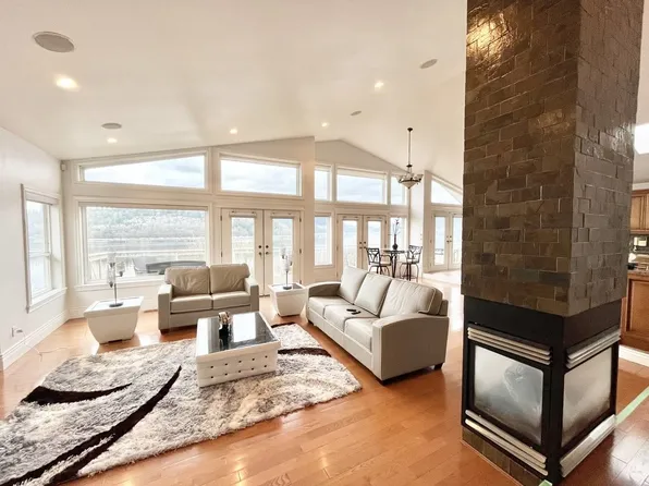 1036 Ioco Rd, Pt Moody, BC V3H 2X1