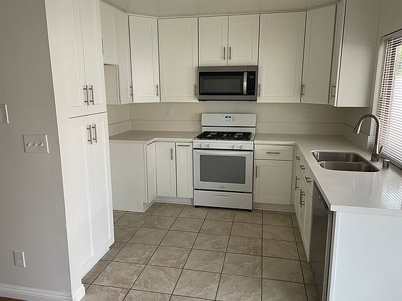 5th image of 26050 Magdalena Dr