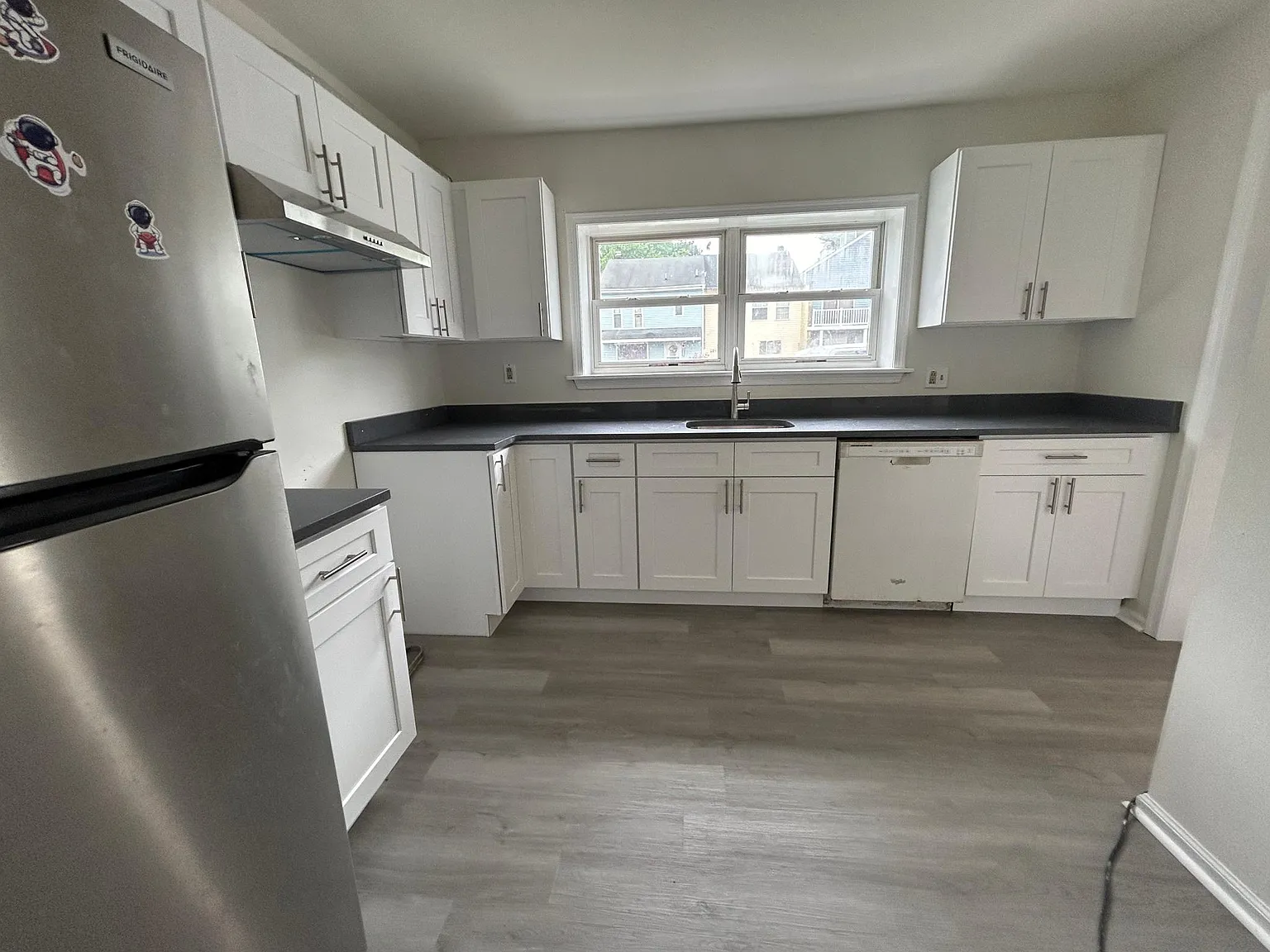 2205 Dickens Ter — Photo 2
