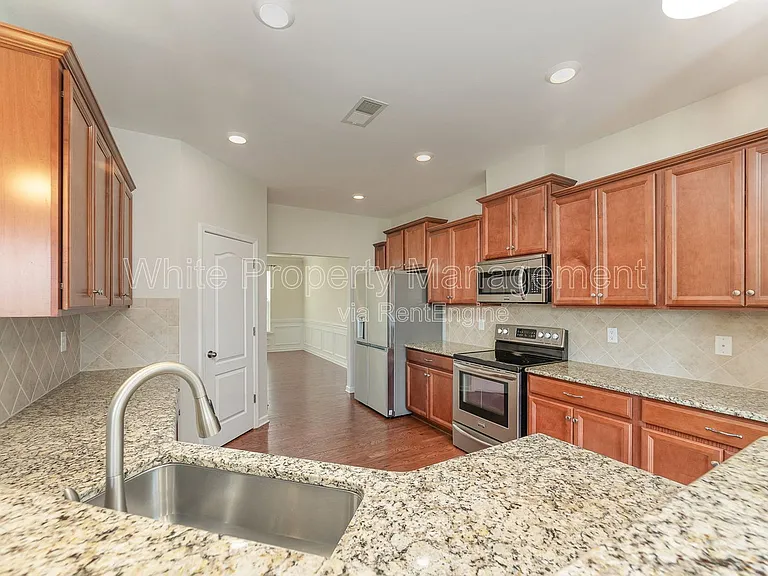 7922 Kelburn Ln — Photo 17