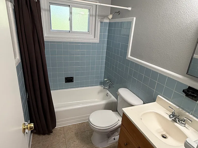 24425 Florence St — Photo 14