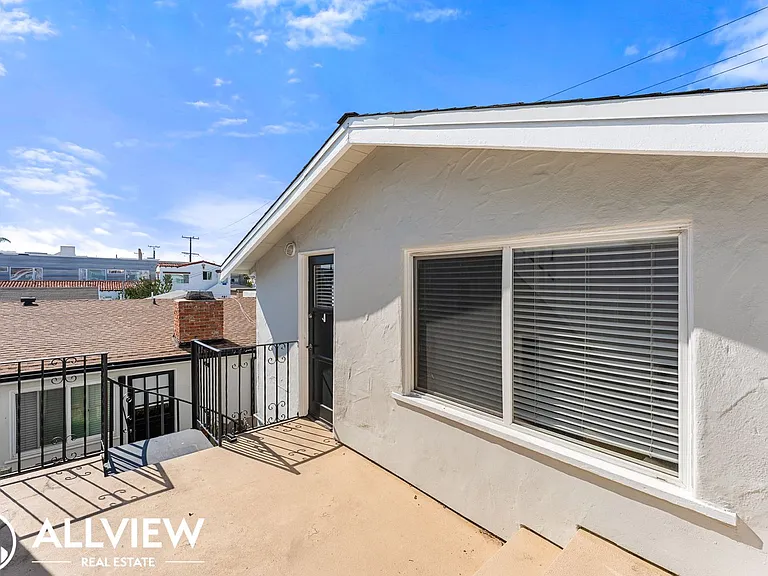 926 W Balboa Blvd — Photo 17