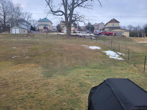 1412 Paint St, Windber, PA 15963