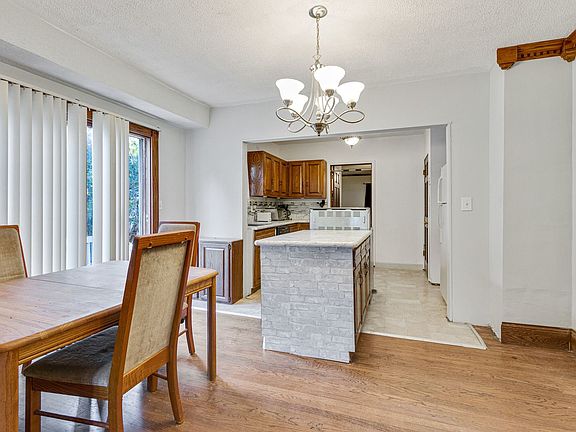 3rd image of 134 Elroy Ave