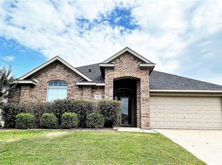 7012 Meadow Bend Dr, Arlington, TX 76002
