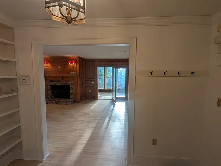 139 N Main St — Photo 15