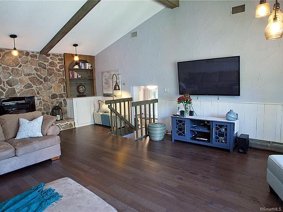 5th image of 9 Hampshire Ln