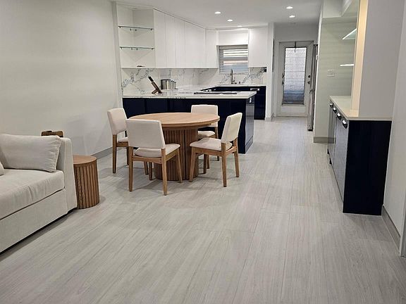 5th image of 1035 Hillsboro Mile APT 32