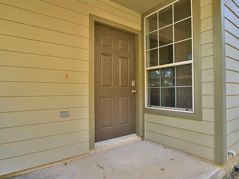 191 N Burberry Park Cir — Photo 4
