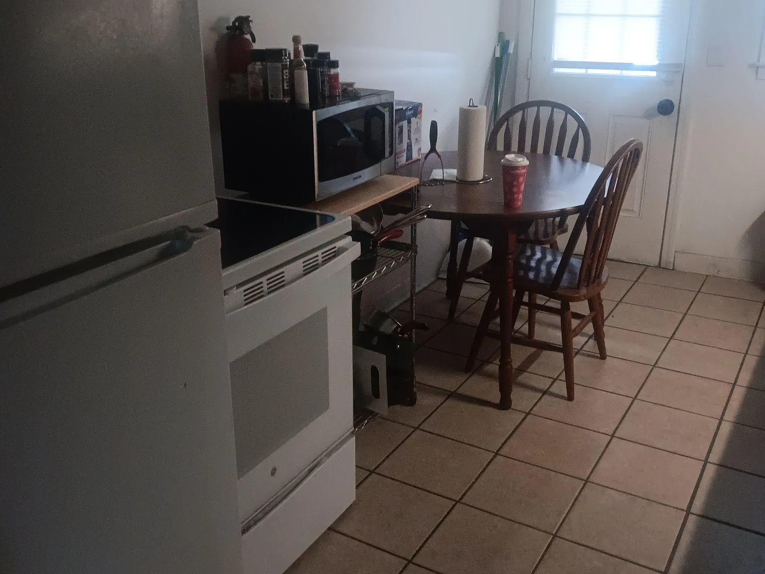 3 bed, 1.0 bath, 600 sqft, $910 — Photo 4