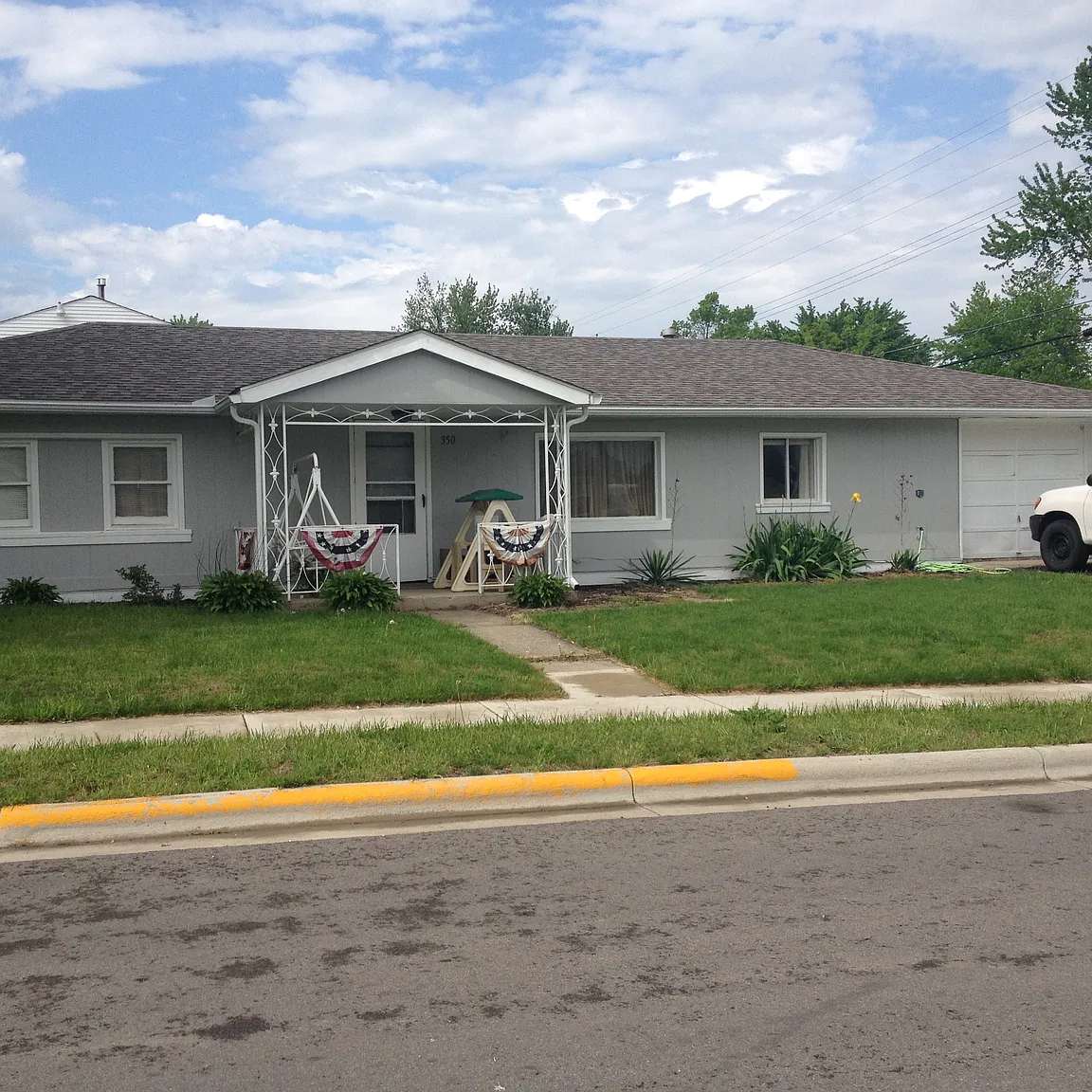 350 Woodlawn Ave photo 1