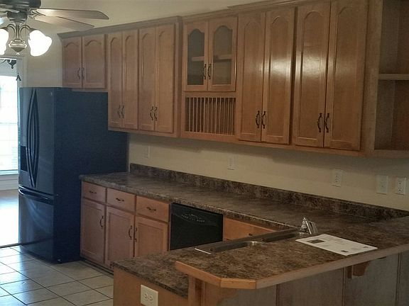 3rd image of 100 Essex Ct