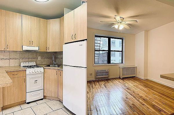 1st image of 144 E 7th St APT D4
