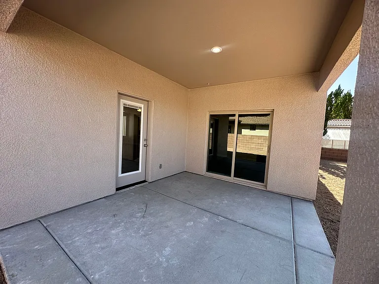 2743 Chambers Ave — Photo 49