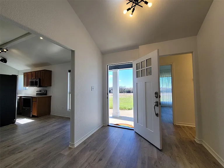 208 Newcastle Dr — Photo 32