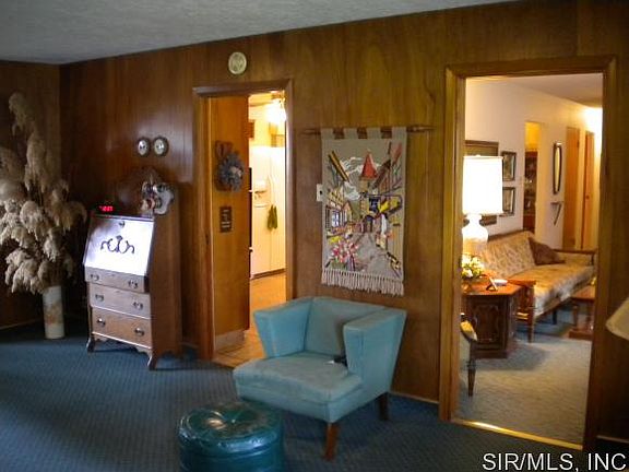 5th image of 20 Oaklawn Dr