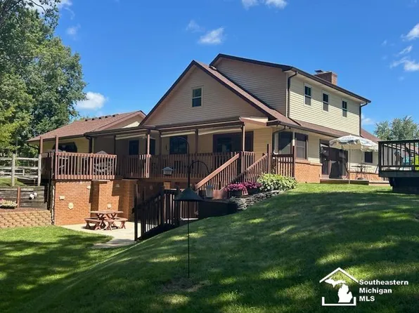 3251 Shelton Dr, Lambertville, MI 48144