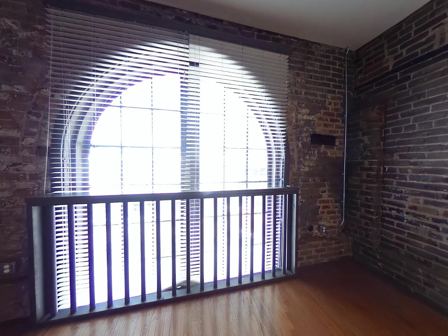 2 bed, 874 sqft, $1,510 — Photo 2