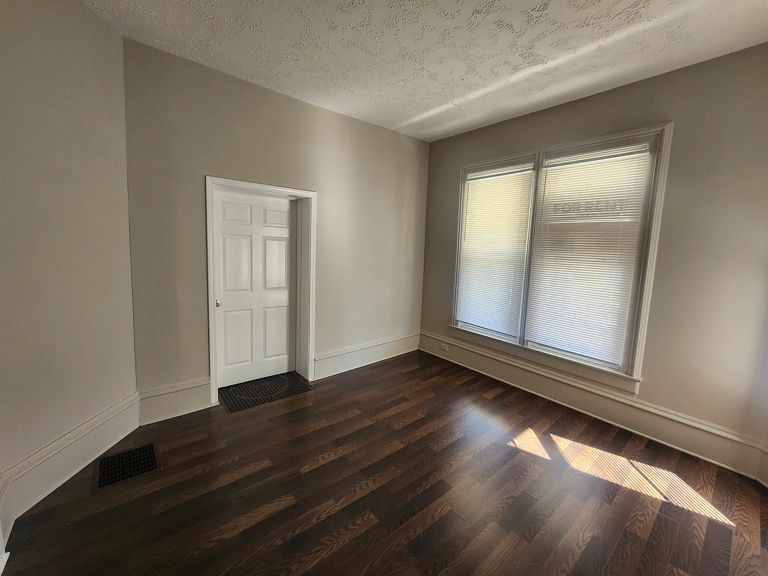 1 bed, 900 sqft, $750 — Photo 2