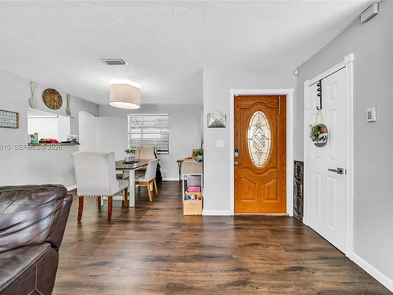 875 E 29th St — Photo 4