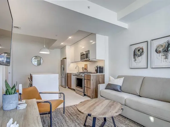 327 W 9a St NW #325R, Calgary, AB T2N 1T7