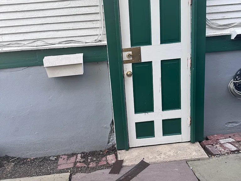 174 Carey Ave #BASEMENT — Photo 7