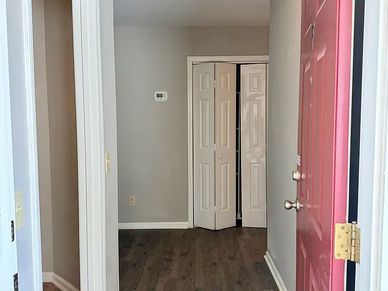 113 W Victoria Ct #F — Photo 1