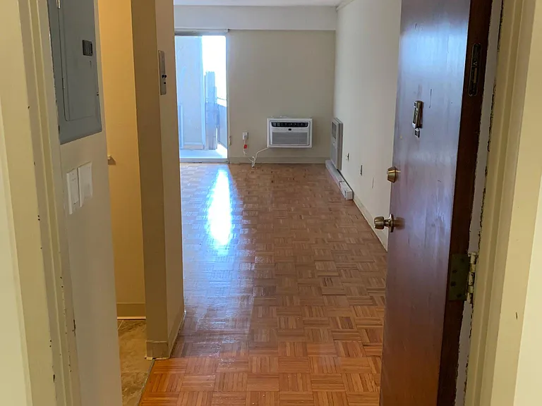1025 Hancock St #6D — Photo 3