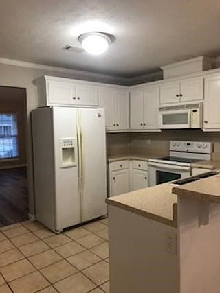 2nd image of 2065 Sylvan Lake Dr
