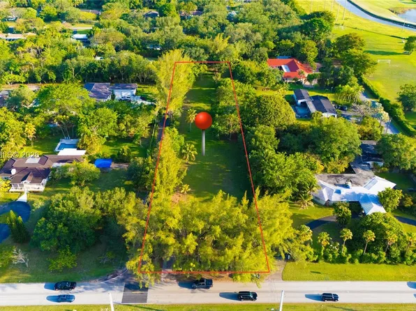 9840 SW 104th St, Miami, FL 33176