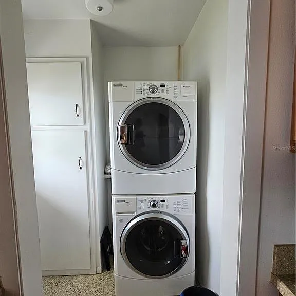 1703 Amhurst Cir — Photo 35