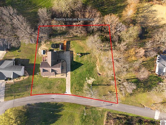 2nd image of 216 Sayre Dr