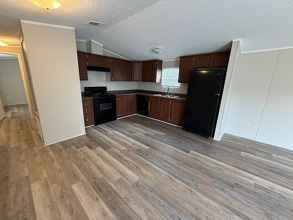 3rd image of 1500 W 27th St #14