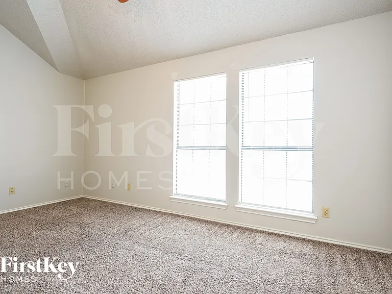 922 Ramblewood Dr — Photo 9