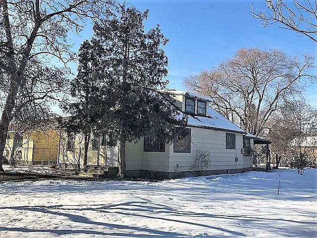 1st image of 905 Rollins St