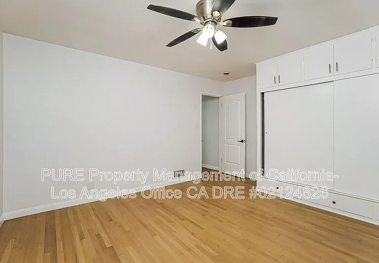 215 N Western Ave — Photo 6