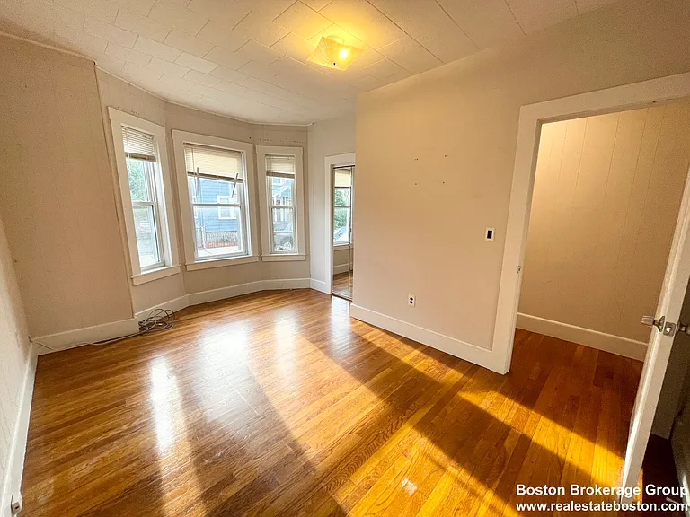122 Buttonwood St #1 — Photo 3