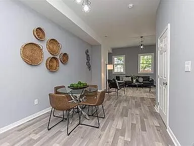 2206 Dinwiddie Ave — Photo 6