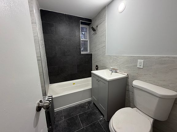 5th image of 515 W 7th St APT 303