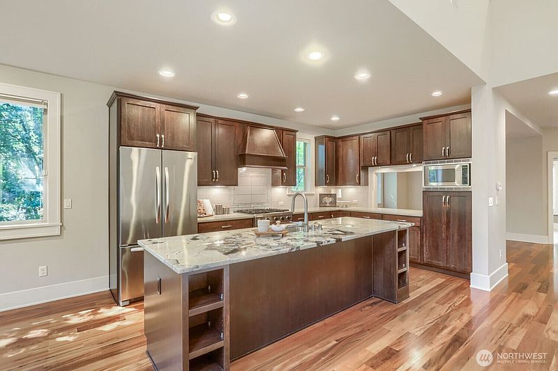 5th image of 1727 Nile Avenue NE