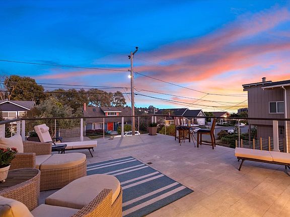 3rd image of 118 Sea Terrace Way