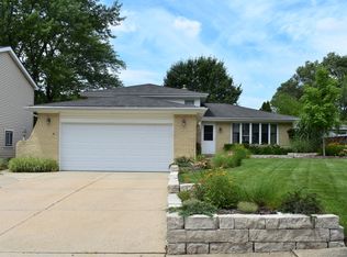 358 N Vista Ave, Lombard, IL 60148