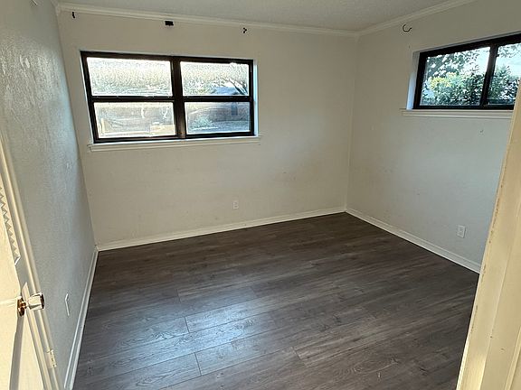 2nd image of 2502 Glen Ct