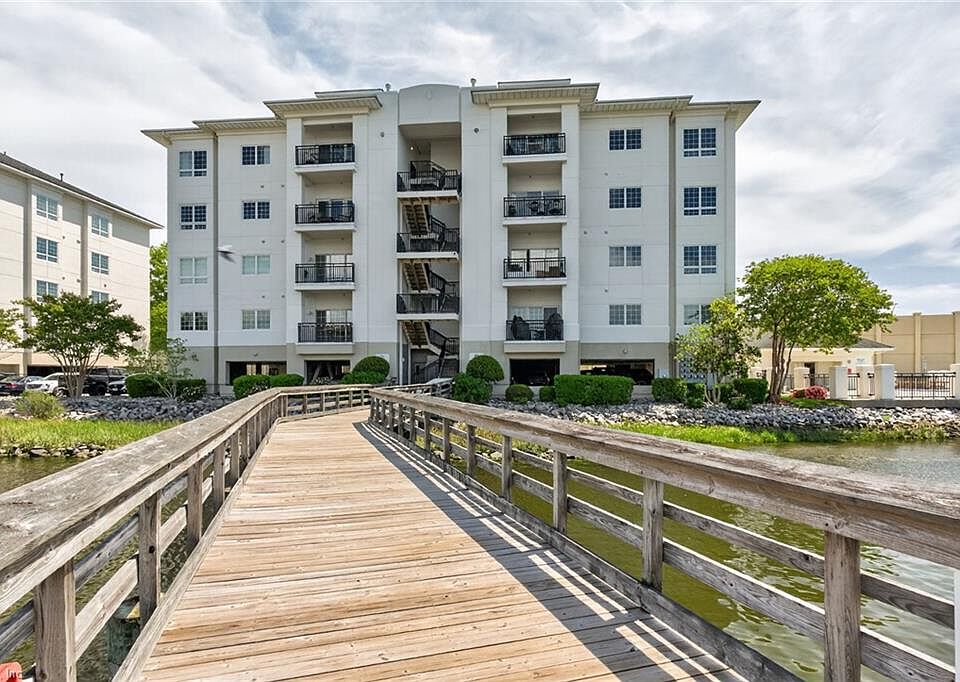 1st image of 1292 Laskin Rd APT 203