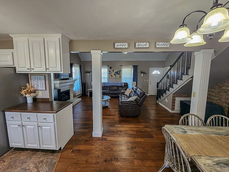 1st image of 1119 McEwen Ln