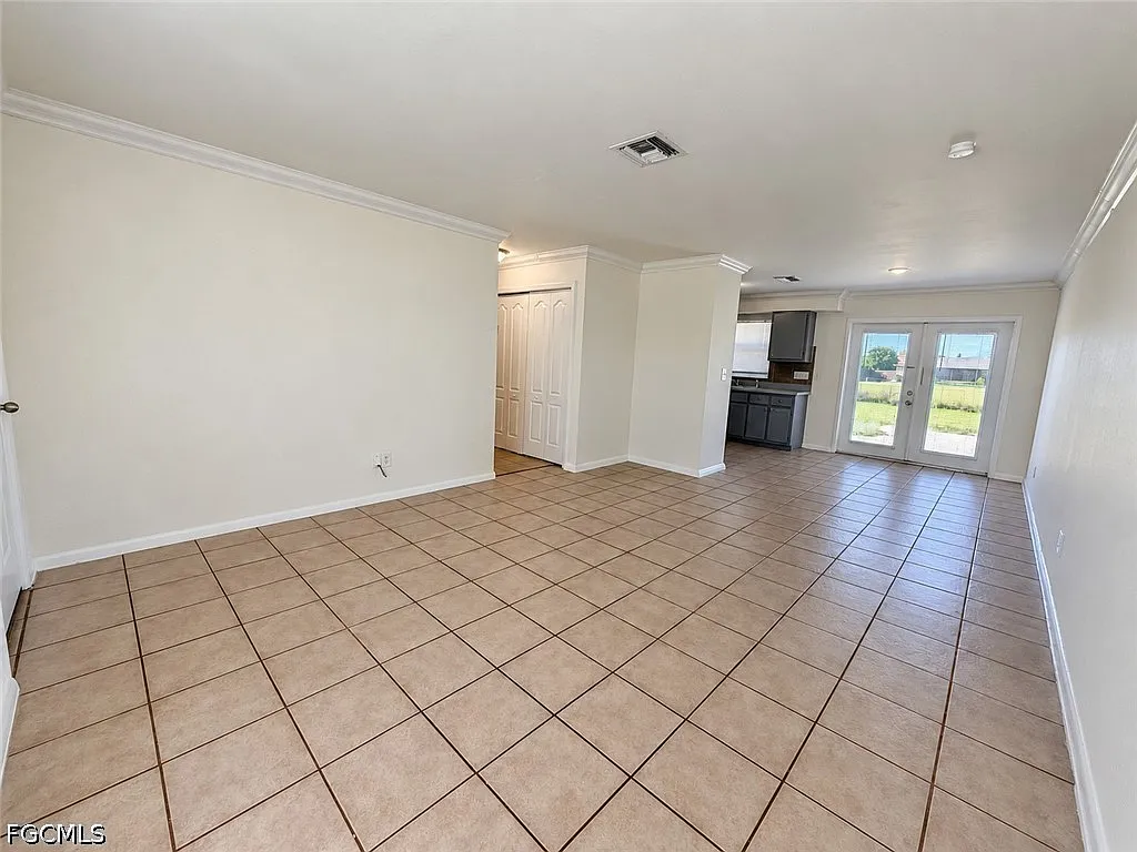 2 bed, 1.0 bath, 870 sqft, $1,349 — Photo 3