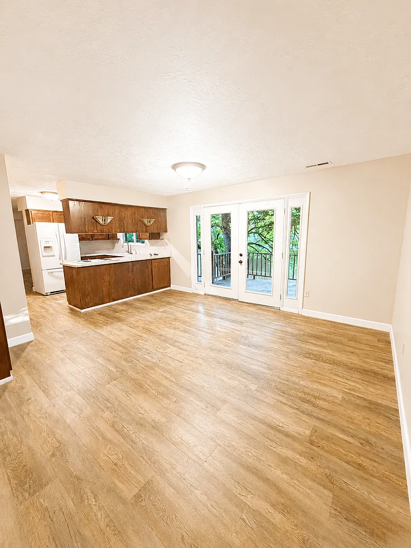 Spacious Charming Home (duplex) — Photo 4