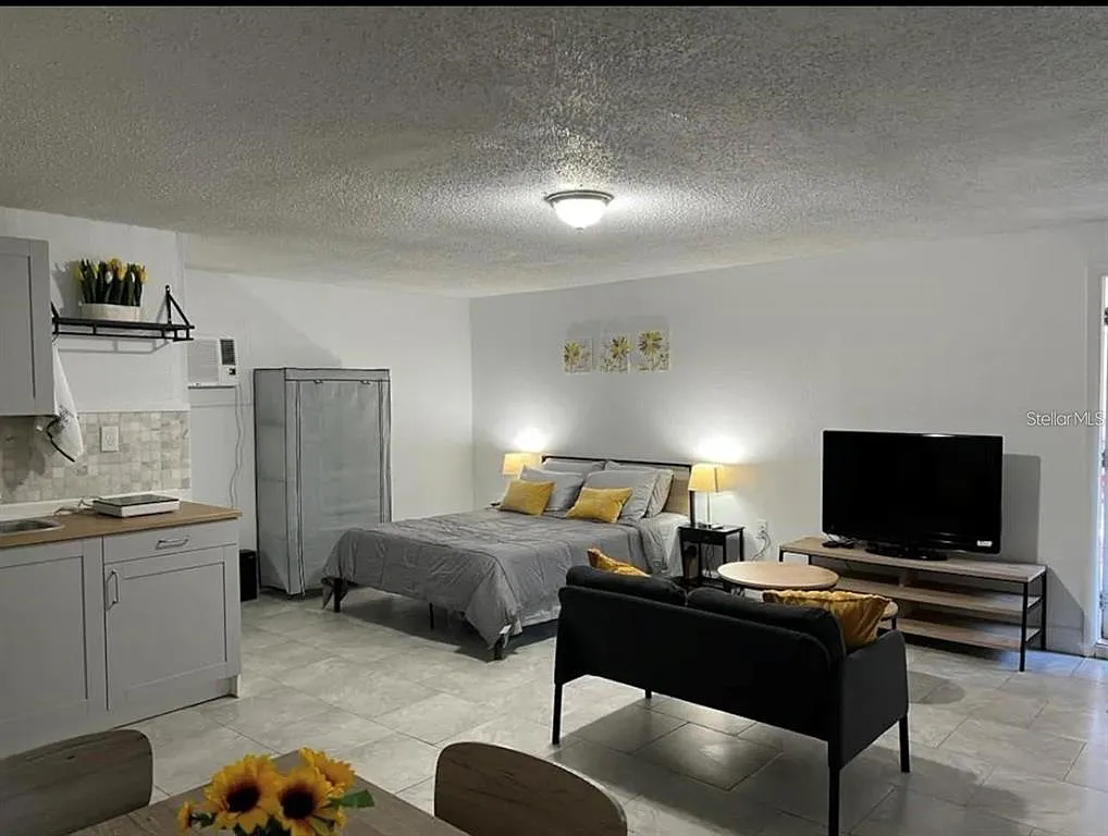 1 bed, 1.0 bath, 594 sqft, $1,375 — Photo 2