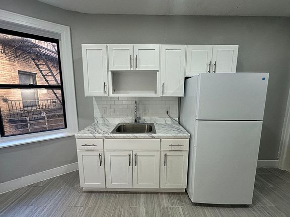 5th image of 36 S Munn Ave APT 206